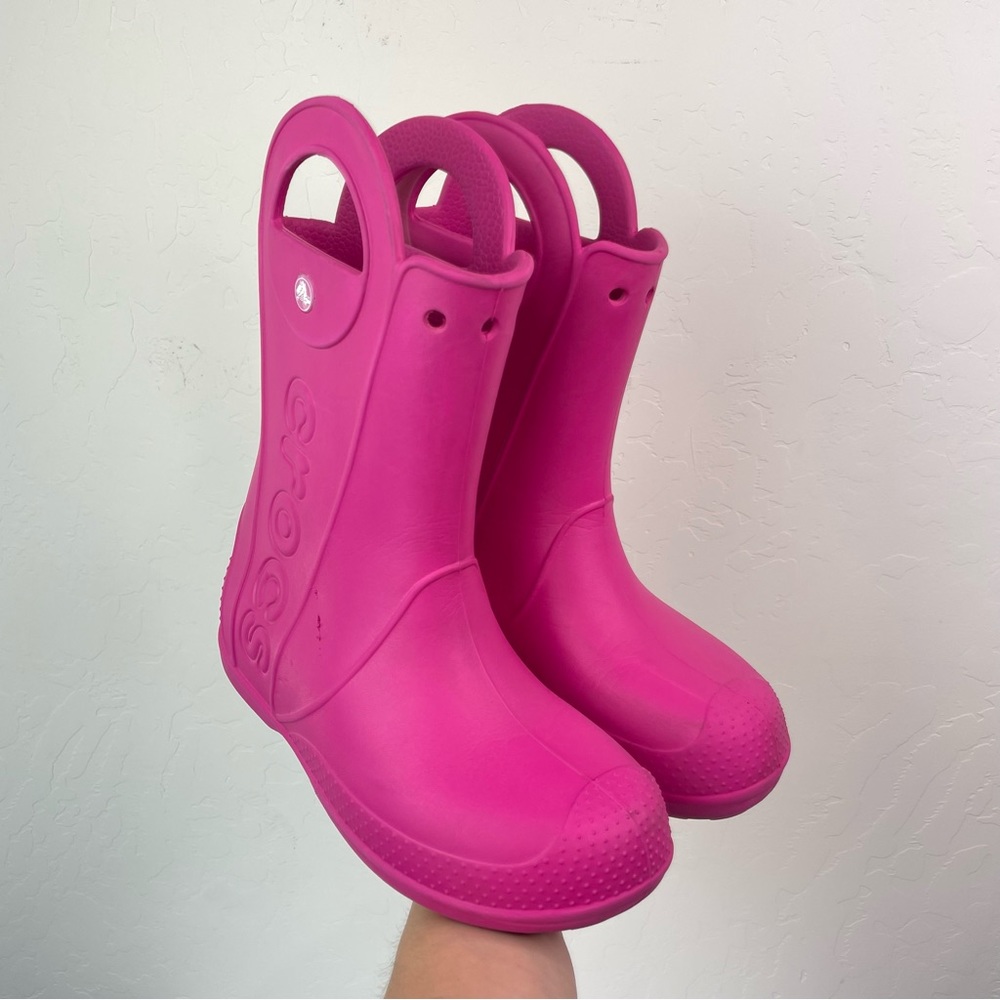 CROCS Big Kids’ Handle It Waterproof Rain Boot in Candy Pink Barbie Pink Size J3